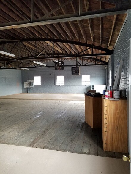 922 W Main St, Rock Hill, SC for lease - Interior Photo - Image 2 of 7