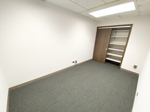 6200 N Hiawatha Ave, Chicago, IL for lease Interior Photo- Image 1 of 3