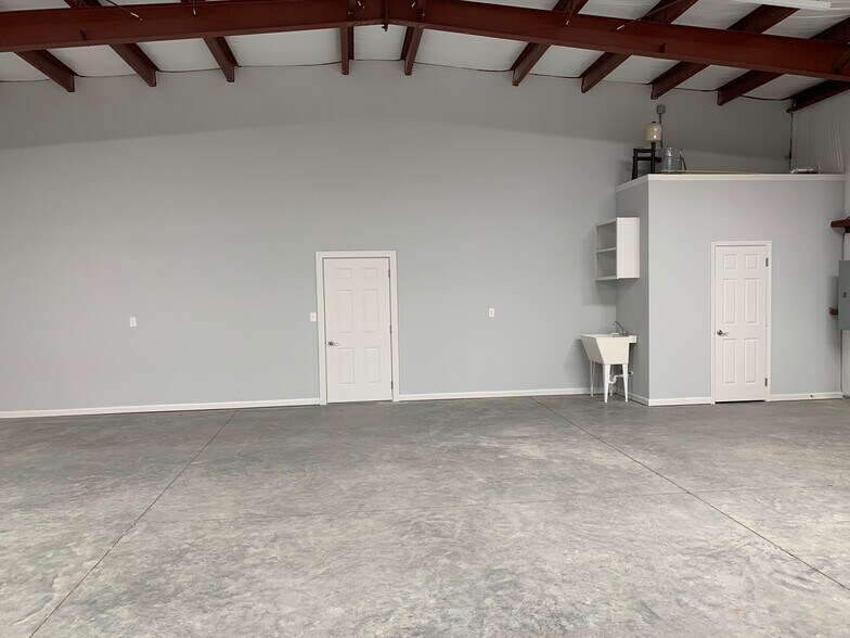 1645 Dividend Loop, Myrtle Beach, SC for lease - Interior Photo - Image 2 of 5