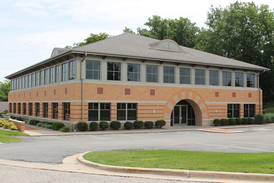 3300 Eagle Run Dr NE, Grand Rapids, MI for sale - Building Photo - Image 1 of 1