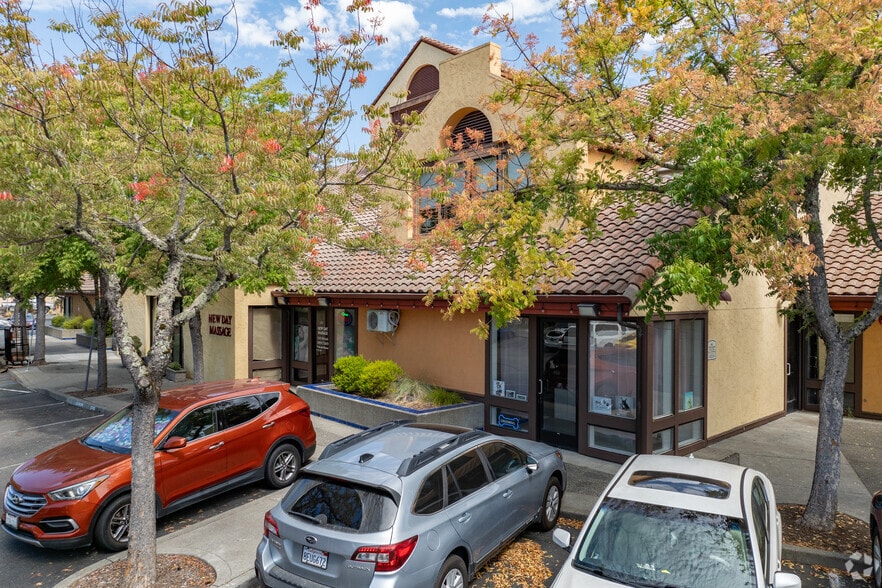 52 Mission Cir, Santa Rosa, CA for lease - Building Photo - Image 2 of 3