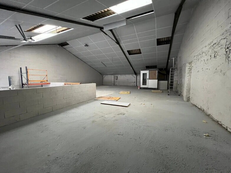 Flex in Moissy-Cramayel for lease - Building Photo - Image 3 of 9