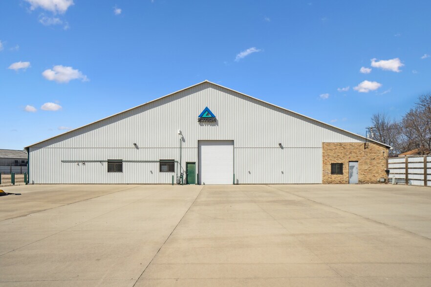 410 Rath St, Waterloo, IA for lease - Primary Photo - Image 1 of 22