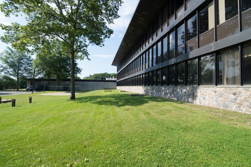 199 Benson Rd, Middlebury, CT for sale - Building Photo - Image 1 of 1