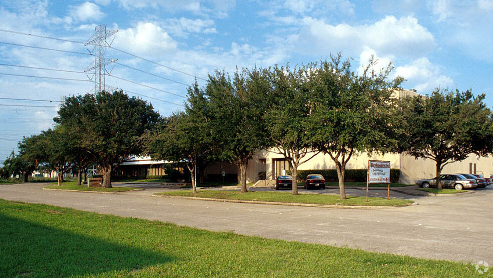 5601 Braxton Dr, Houston, TX for lease - Building Photo - Image 3 of 7