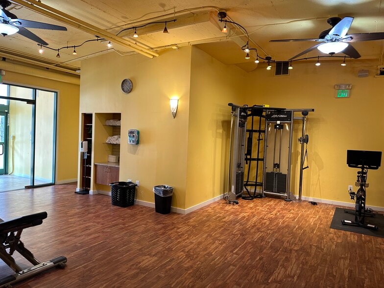 4 W University Pky, Baltimore, MD for lease - Interior Photo - Image 2 of 15