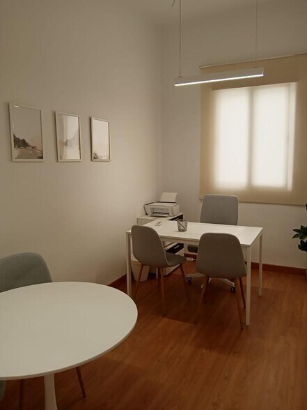 Office in Córdoba for lease - Building Photo - Image 3 of 9
