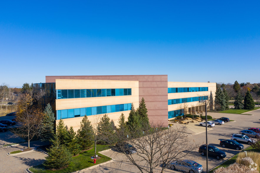 600 N Buffalo Grove Rd, Buffalo Grove, IL for lease - Building Photo - Image 2 of 9