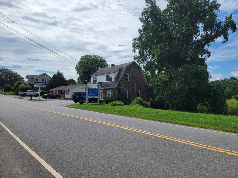 115 W Blue Ridge St, Stuart, VA for sale - Building Photo - Image 3 of 23