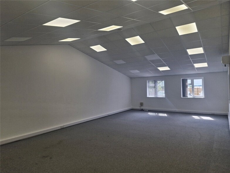 Stowe Castle Business Park, Buckingham for lease - Interior Photo - Image 3 of 6
