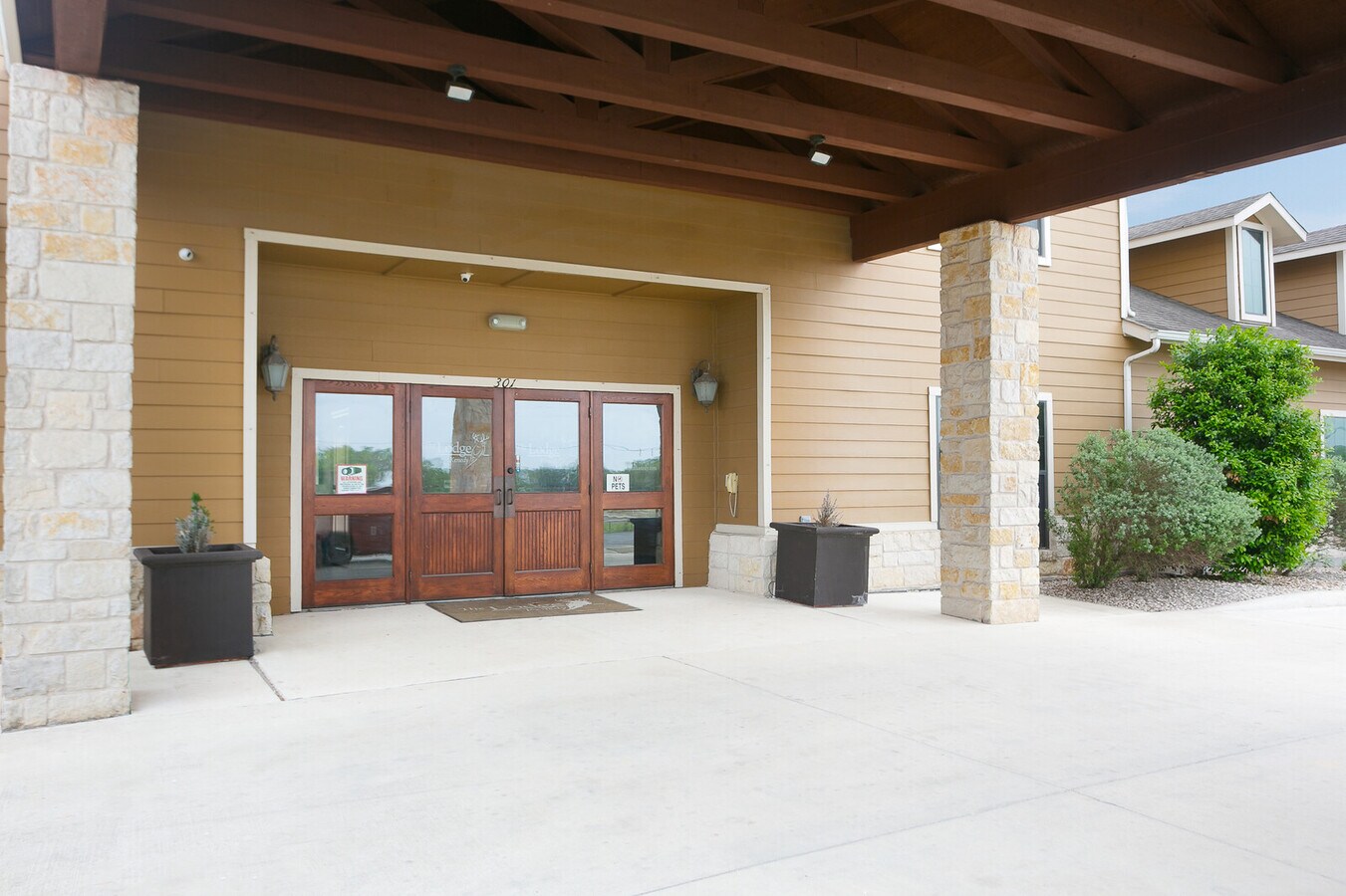 301 W State Highway 72, Kenedy, TX 78119