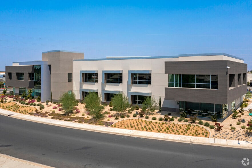 7700 N Palm Ave, Fresno, CA for lease - Building Photo - Image 2 of 10