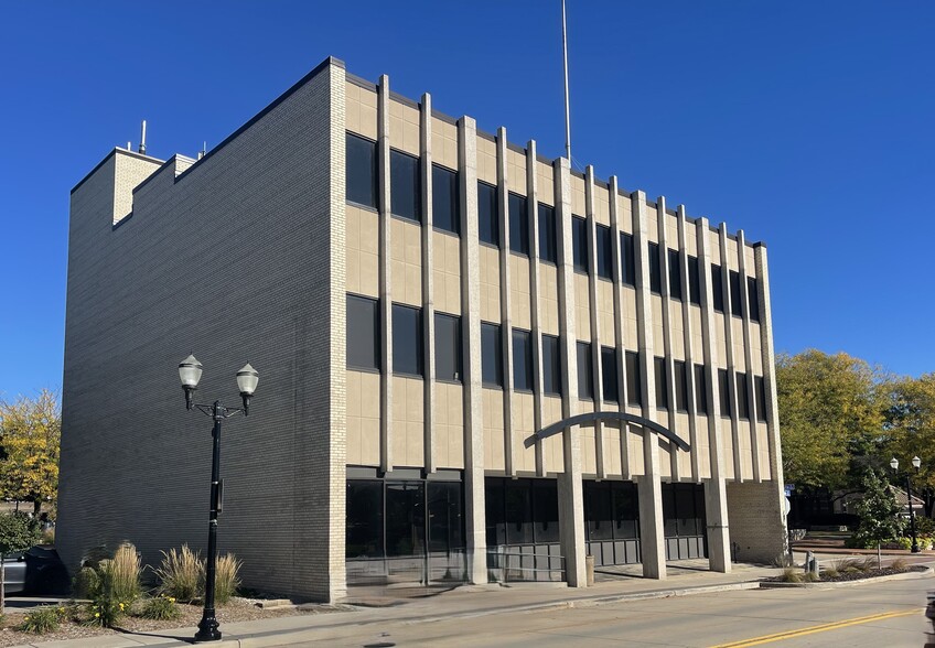 140 Main St, Menasha, WI for sale - Building Photo - Image 3 of 7