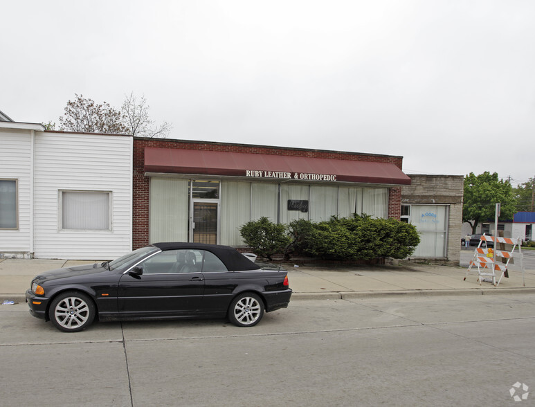 6125 W Bluemound Rd, Milwaukee, WI for sale - Building Photo - Image 3 of 5