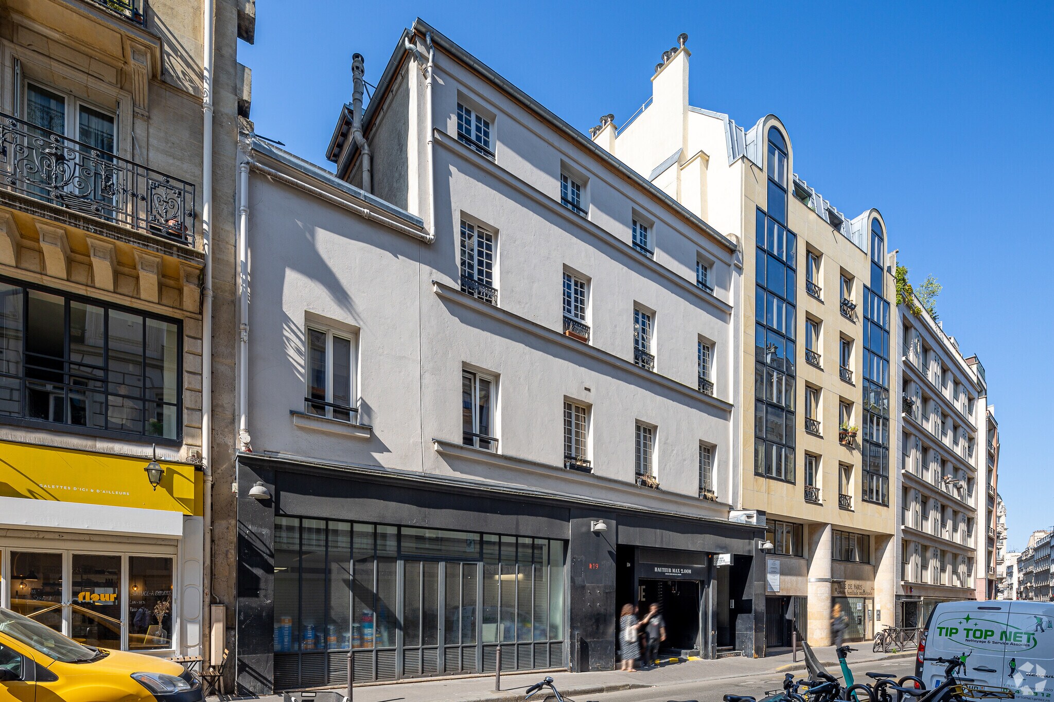 19 Rue Des Petites Ecuries, Paris for lease Primary Photo- Image 1 of 3