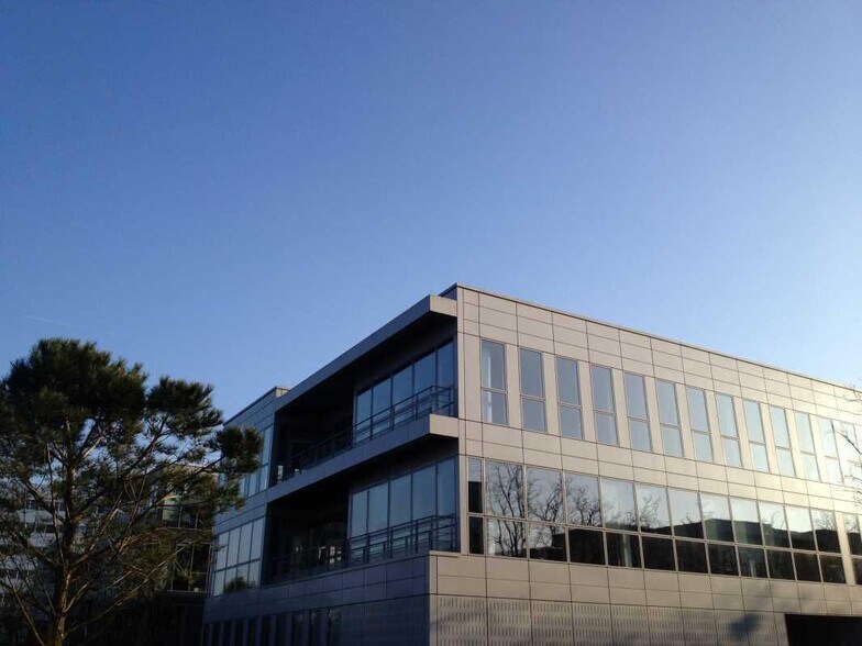 9 Impasse Claude Nougaro, Saint-Herblain for lease - Building Photo - Image 2 of 17