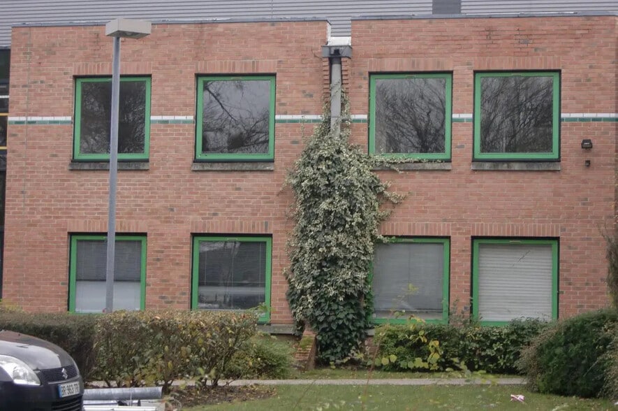 Rue De La Maison Rouge, Lognes for sale - Building Photo - Image 2 of 7