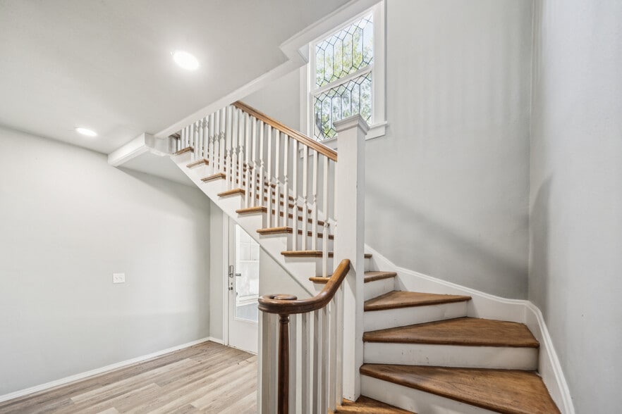 1703 S Quaker Ave, Tulsa, OK for sale - Interior Photo - Image 3 of 40