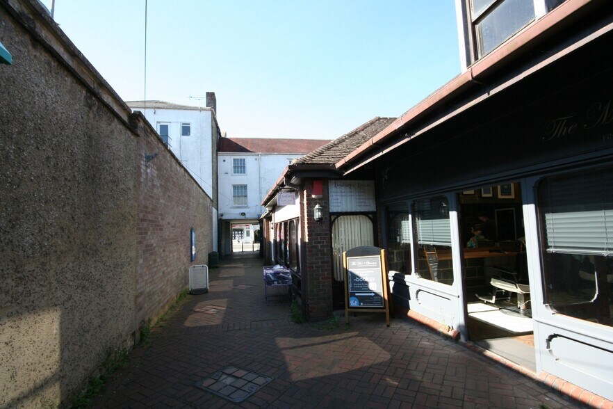 3 The Cornmarket, Warminster for lease - Building Photo - Image 3 of 6