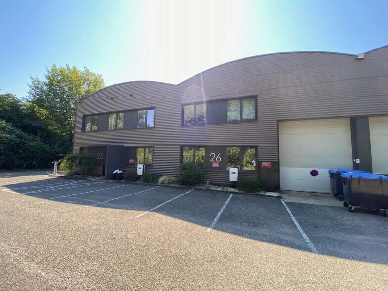 Office in Dardilly for lease - Building Photo - Image 1 of 8