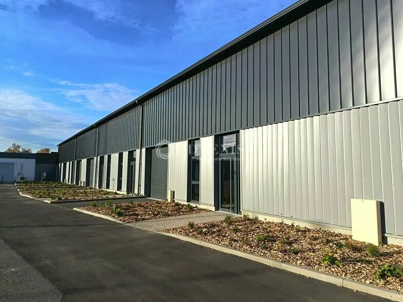 Industrial in Lezennes for sale - Building Photo - Image 3 of 11