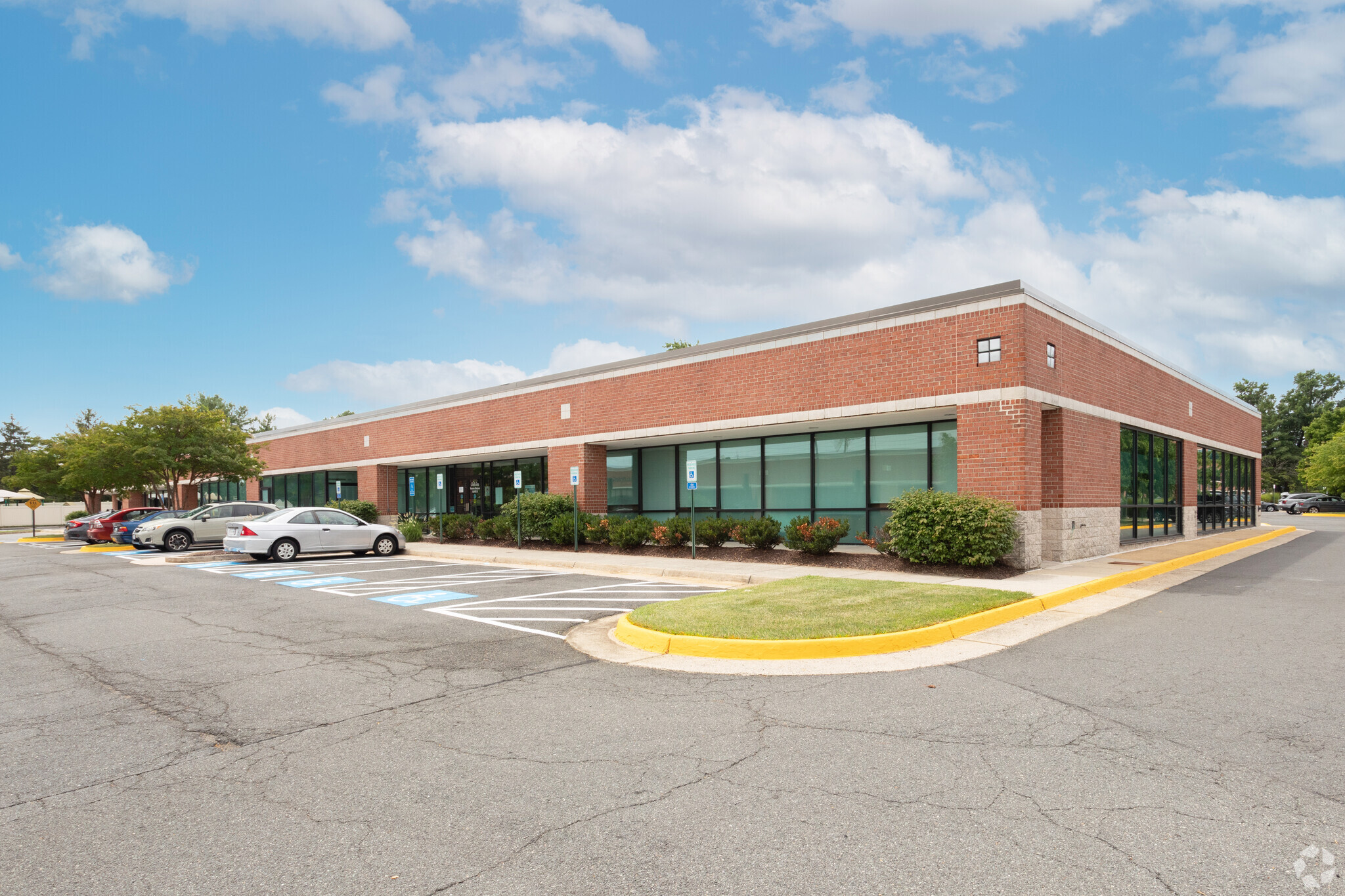 530 Huntmar Park Dr, Herndon, VA for lease Building Photo- Image 1 of 7