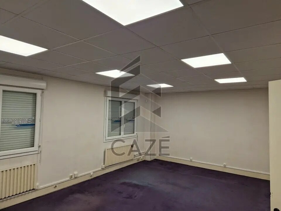 Office in Gradignan for lease Interior Photo- Image 1 of 4