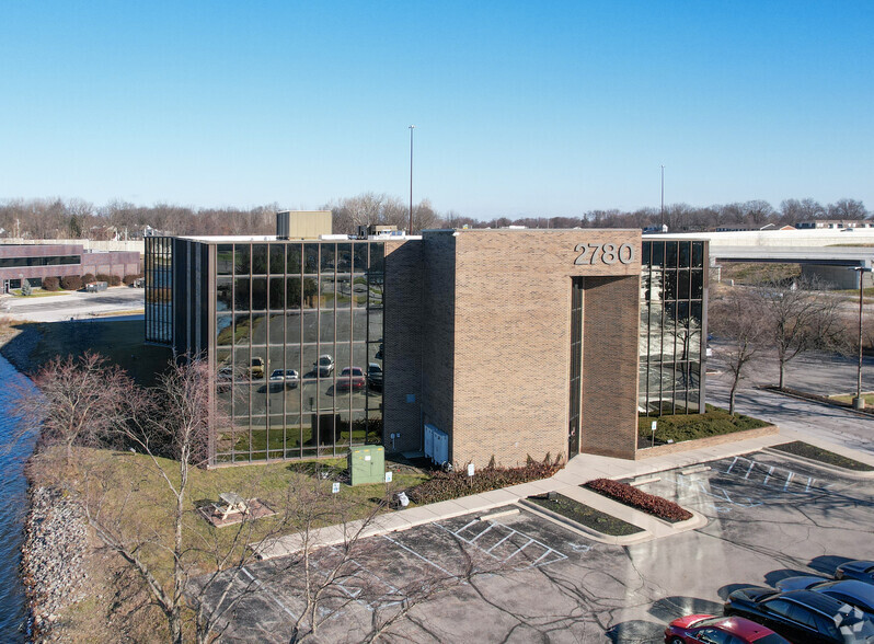 2611 Waterfront Pky, Indianapolis, IN for lease - Building Photo - Image 2 of 5