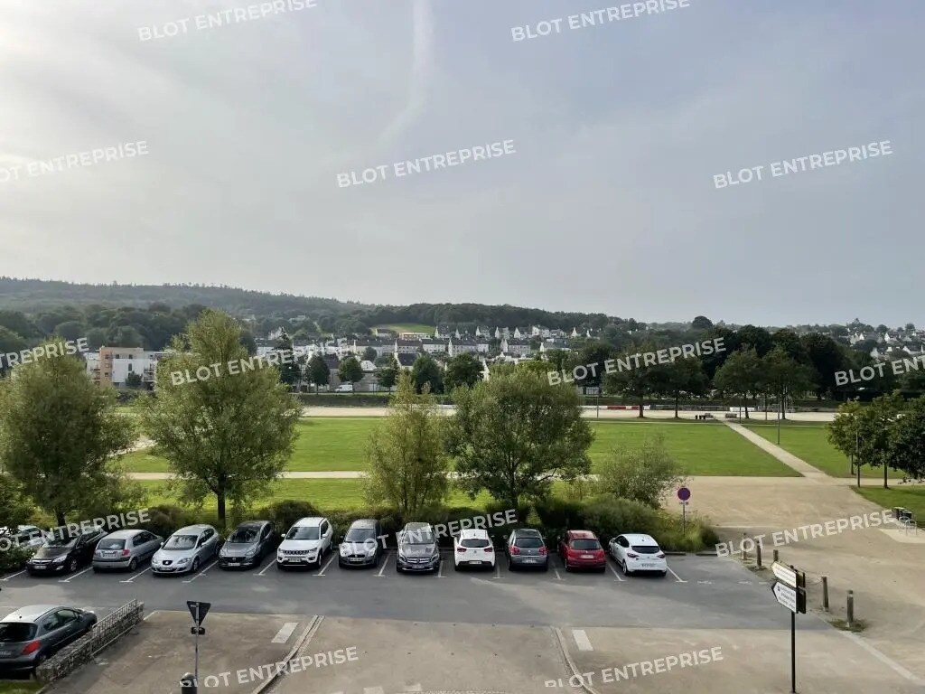 Office in Landerneau for lease Building Photo- Image 1 of 11