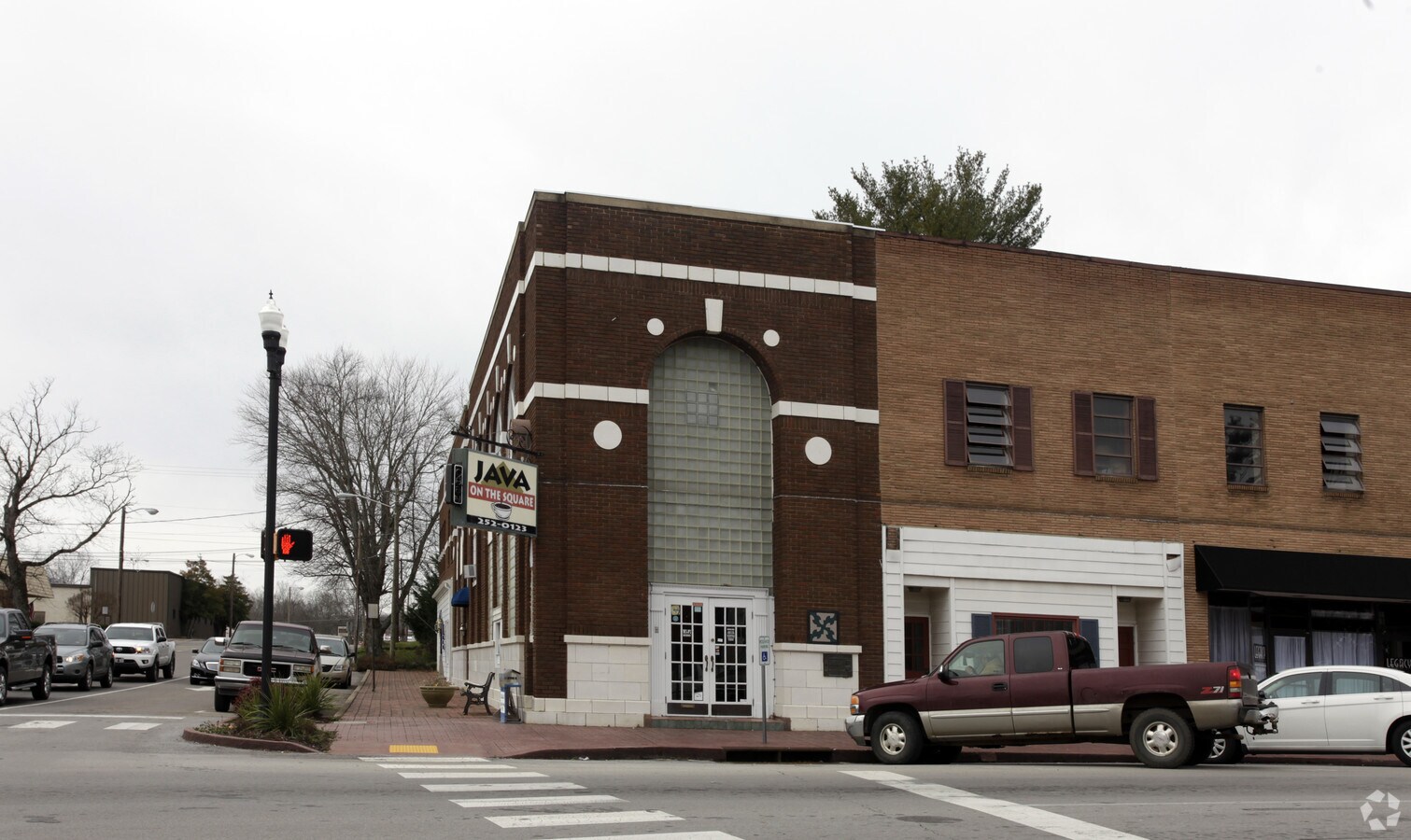 2 N White St, Athens, TN 37303