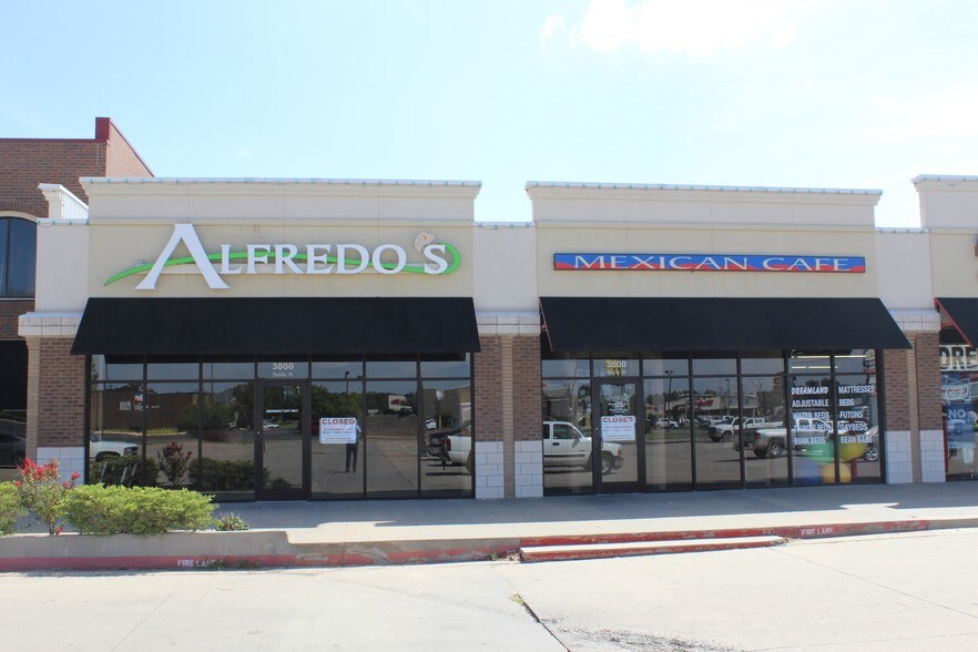 3800 N MacArthur Blvd, Warr Acres, OK 73122