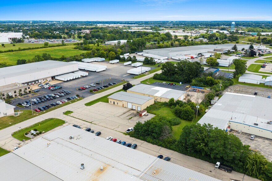 1373 Kimberly Dr, Neenah, WI for sale - Building Photo - Image 3 of 66