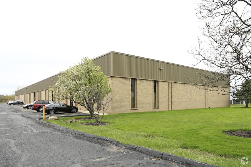 6661 Cochran Rd, Solon, OH 44139