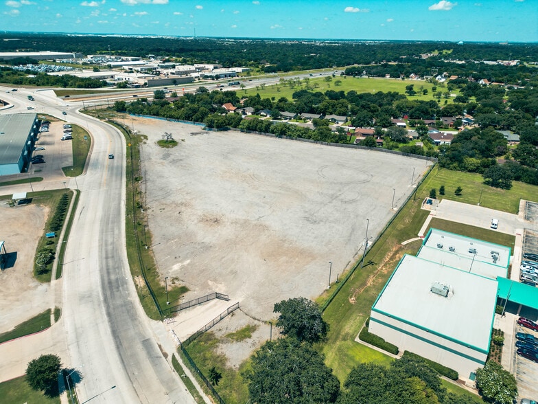 4550 Village Creek Rd, Fort Worth, TX for sale - Building Photo - Image 3 of 4