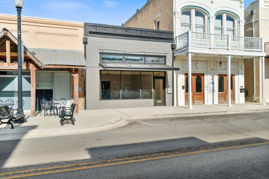 926 Main St, Bastrop, TX for sale - Primary Photo - Image 1 of 1