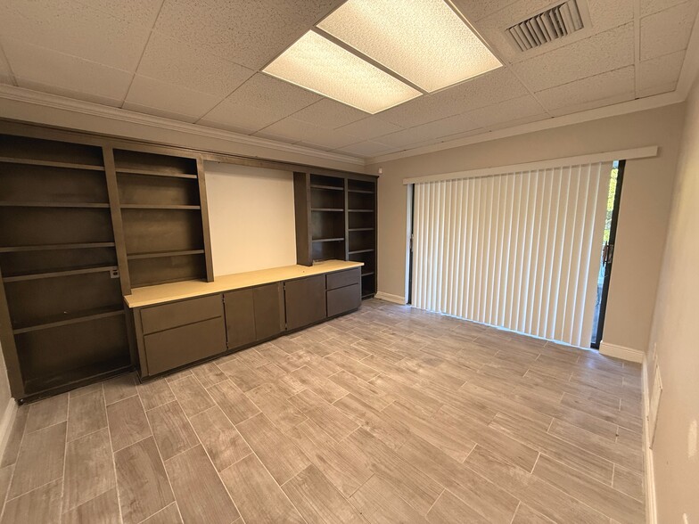 800 W Plymouth Ave, Deland, FL for lease - Interior Photo - Image 2 of 8