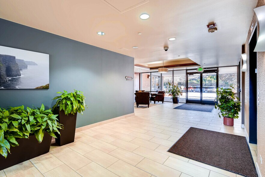 7700 E Arapahoe Rd, Centennial, CO for lease - Interior Photo - Image 3 of 7