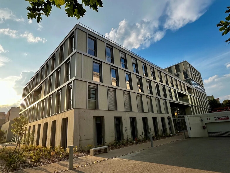 60 Avenue Rockefeller, Lyon for lease - Building Photo - Image 1 of 18