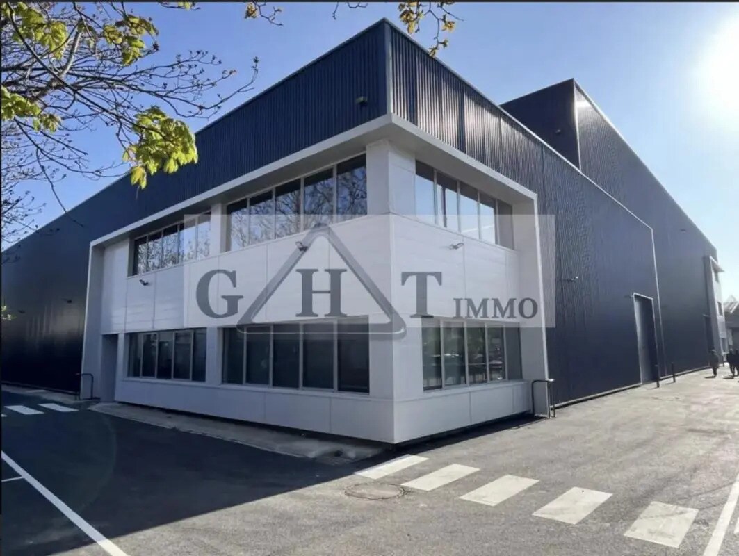 Industrial in Villeneuve-la-Garenne for lease Building Photo- Image 1 of 5