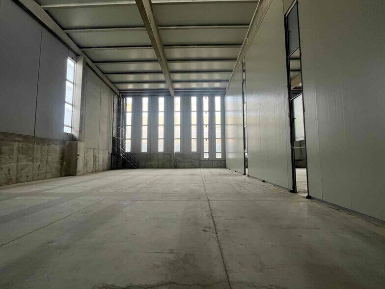 Industrial in Colmenar Viejo, Madrid for sale - Interior Photo - Image 2 of 6