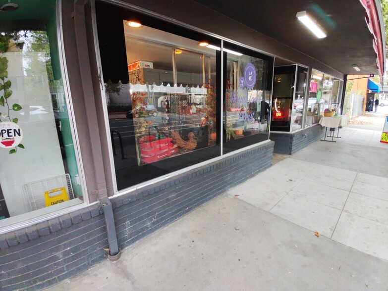 2217-2223 10th St, Sacramento, CA for lease - Building Photo - Image 3 of 17