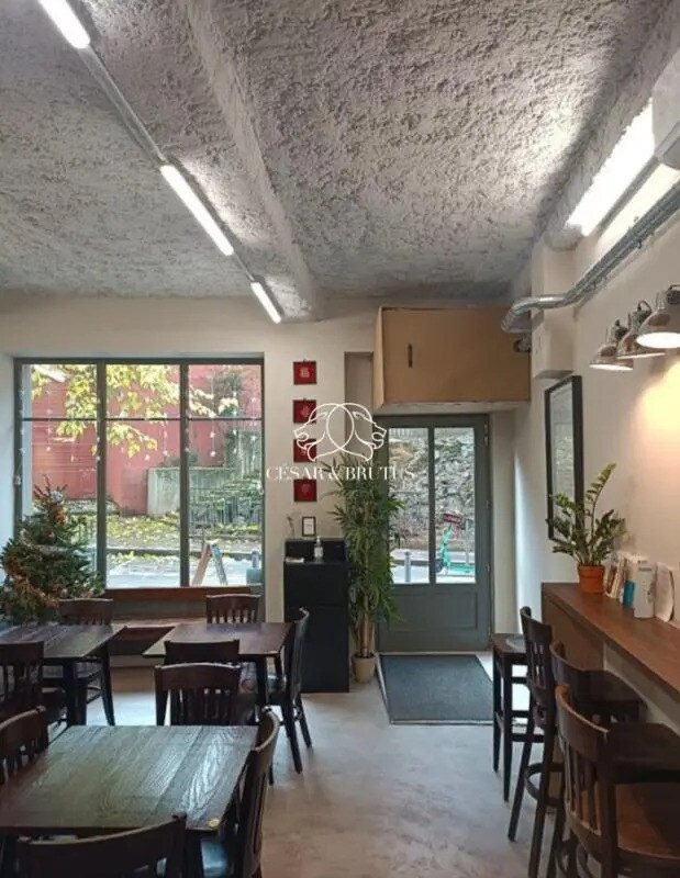 Retail in Lyon for lease Building Photo- Image 1 of 2