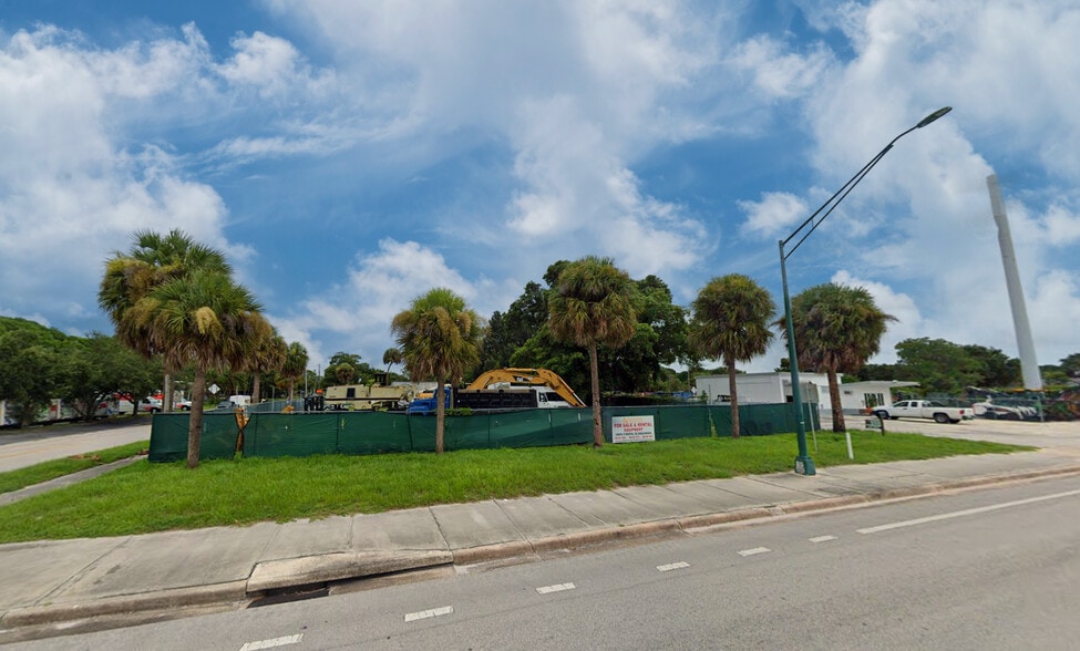 2108 Orange Ave, Fort Pierce, FL for sale - Building Photo - Image 3 of 4