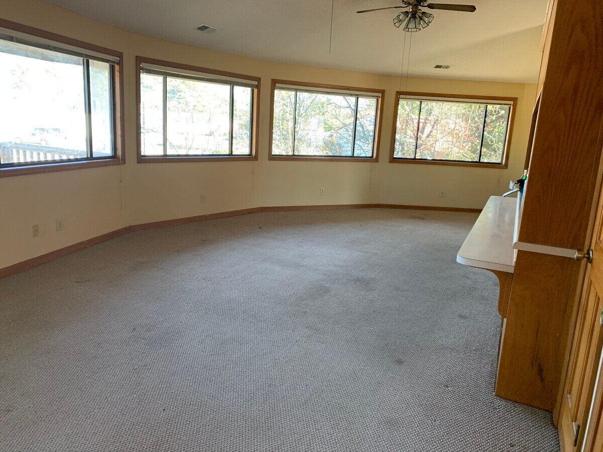 561 Newnan Rd, Carrollton, GA 30117