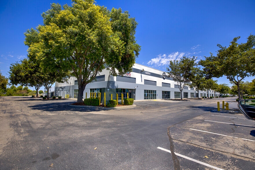 2001 Arch-Airport Rd, Stockton, CA for lease - Building Photo - Image 2 of 4