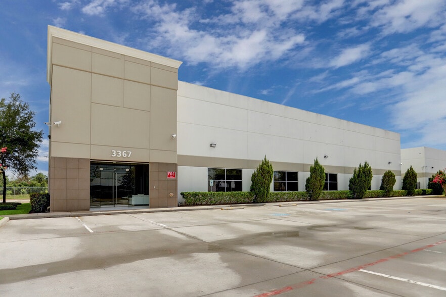 3367 N Sam Houston Pky W, Houston, TX for lease - Building Photo - Image 3 of 21