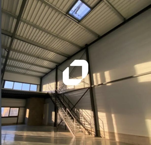 Flex in Coublevie for lease - Building Photo - Image 2 of 10