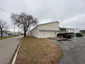 120-136 Iowa Ave, Belleville, IL for lease Building Photo- Image 1 of 8