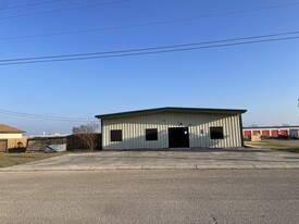 210 Deborah Dr, New Braunfels TX - Warehouse