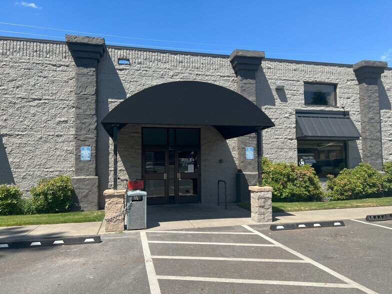 1012 SE Cleveland Square Loop, Bend, OR for sale - Primary Photo - Image 1 of 1